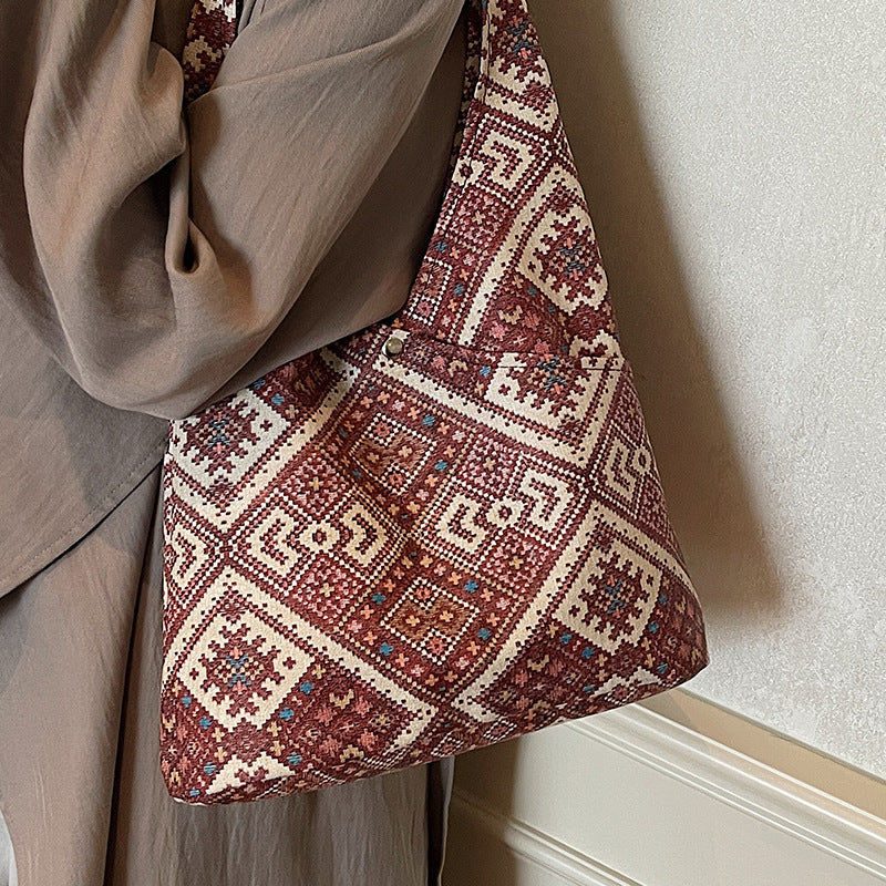 Ethnisch inspiriertes gemustertes Sling Bag