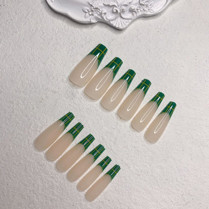 Künstlerische Acrylnagelverlängerungen