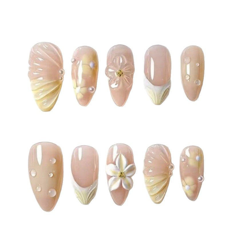 Elegante Kunstnägel mit floralen Akzenten Brehn