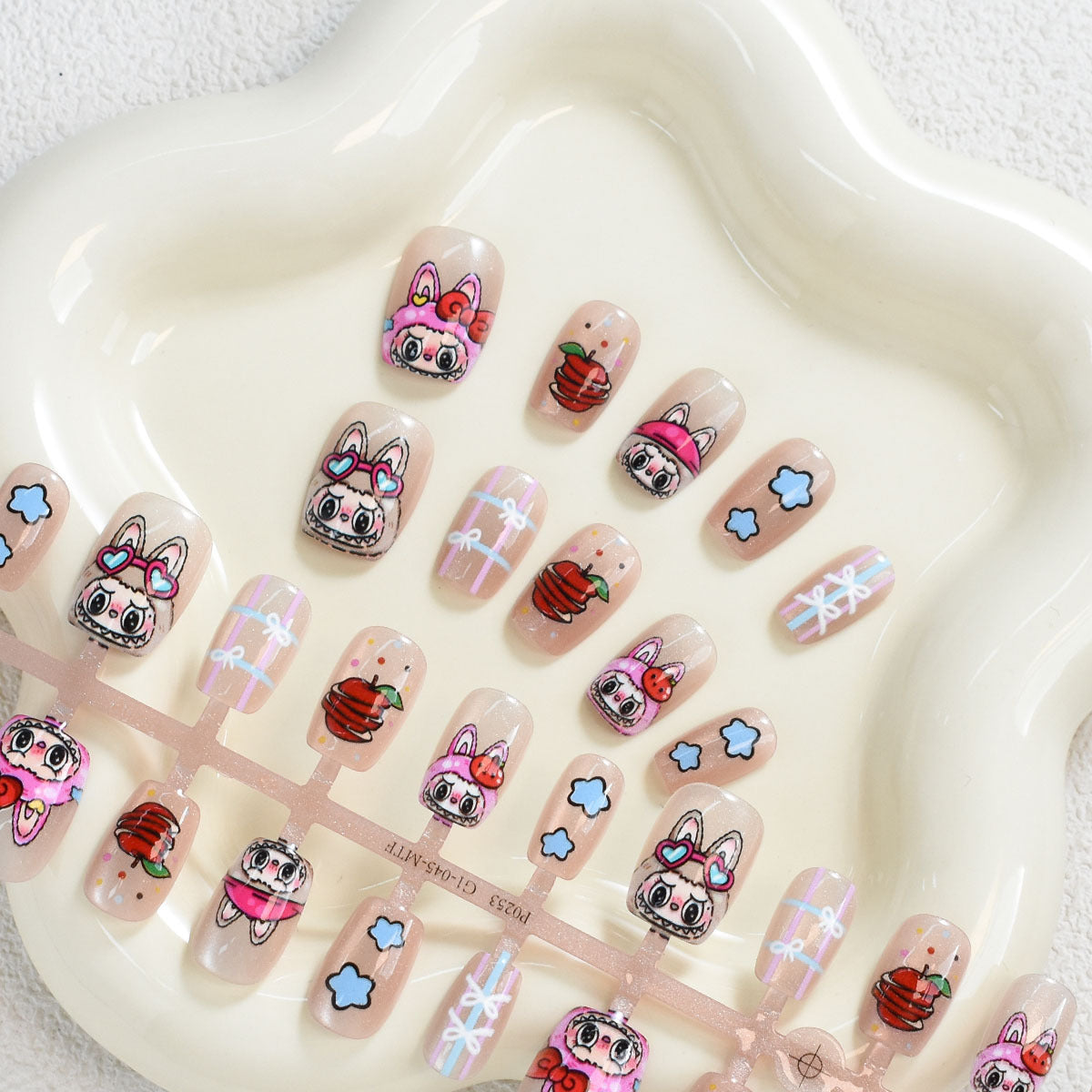 Verspieltes Charakter Press-On Nagelset Brehn