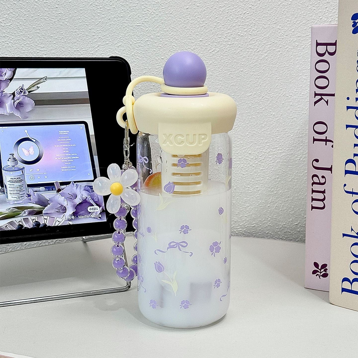 Damen Flasche mit integriertem Fruchteinleger und Schlüsselanhänger Brehn