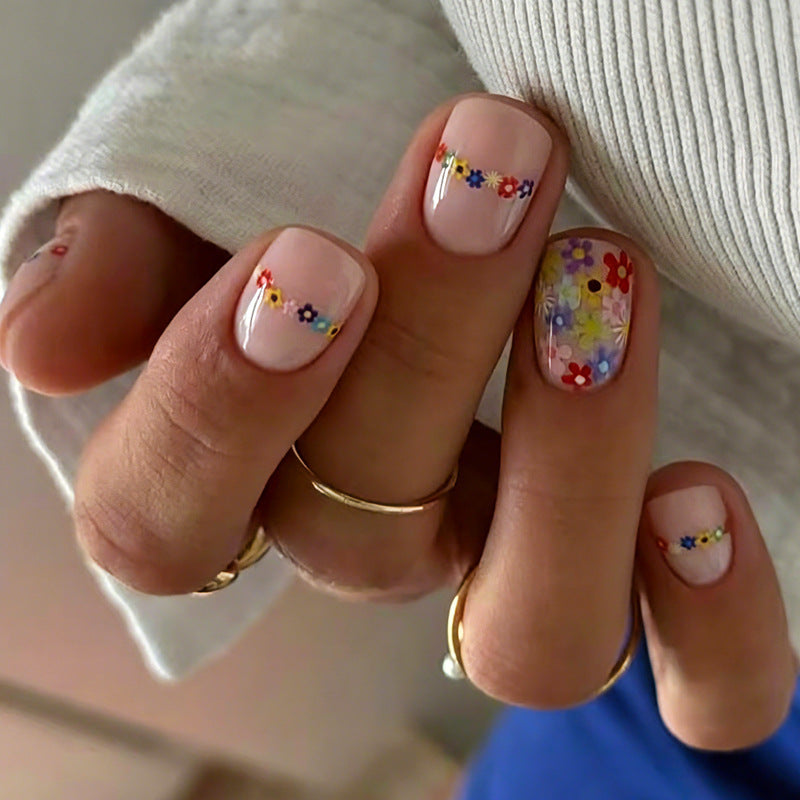 Kunstnagelset mit floralen Designs und hochwertigen Verzierungen Brehn