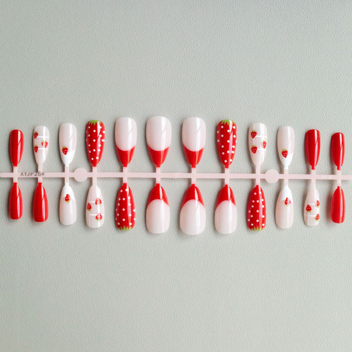 Erdbeer-Themen-Nagelkunst