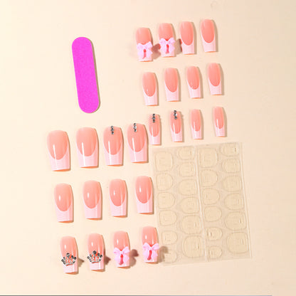 Elegante mit Krone verzierte Nagelkunstverlängerungen Brehn