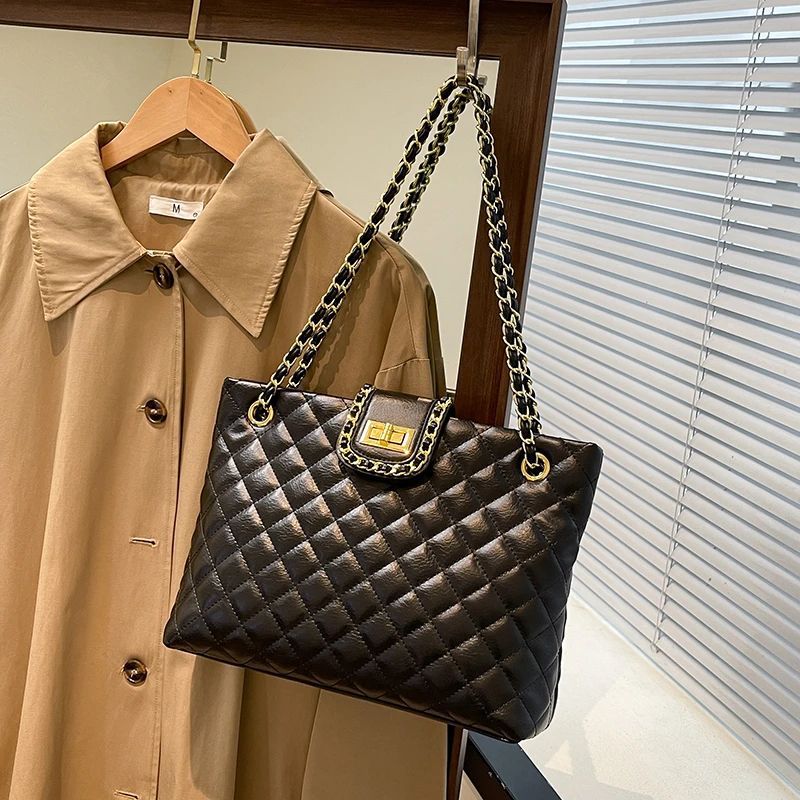Gepolsterte Eleganz Handtasche Brehn