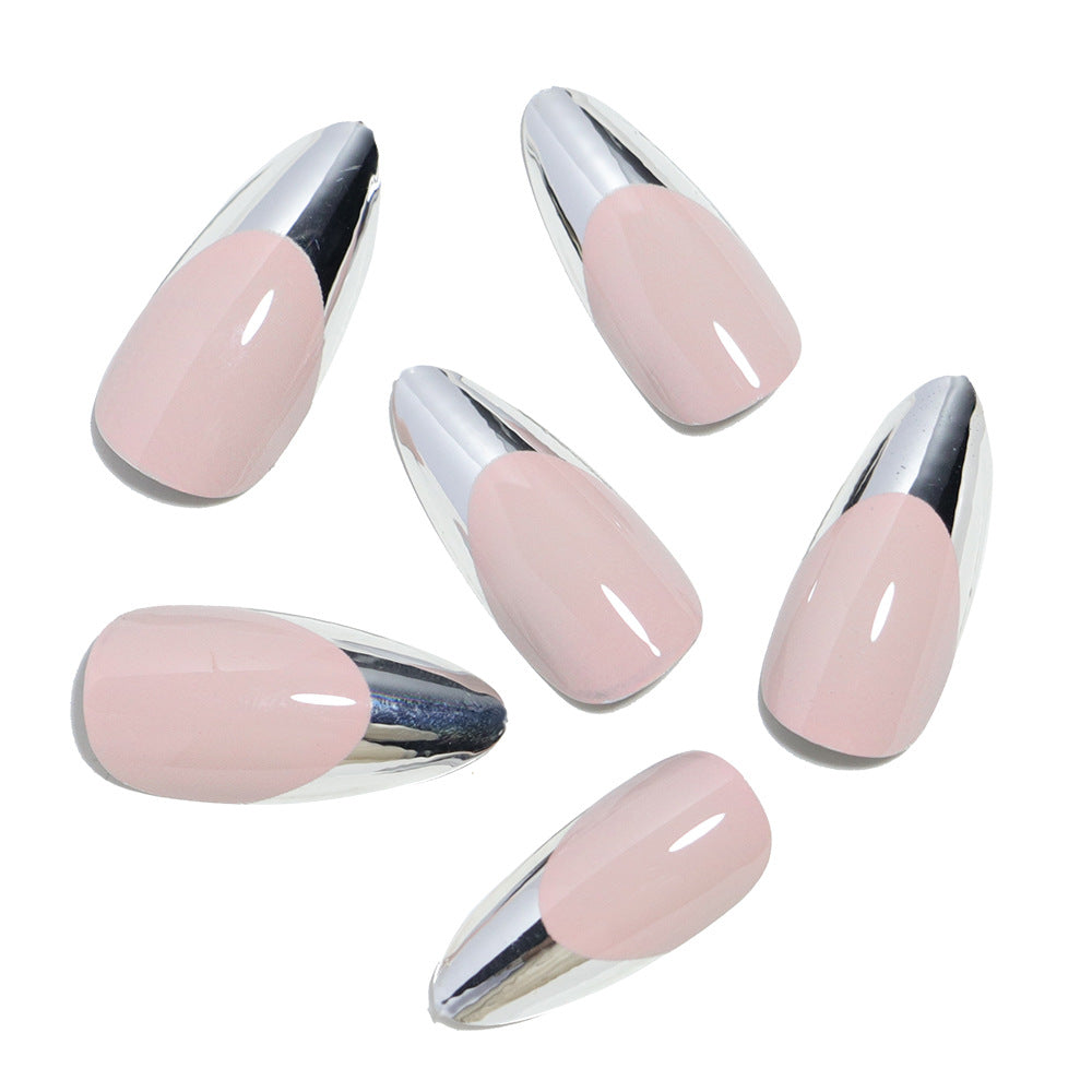 Glänzendes Stiletto Druck-Nagel-Set mit Silber-Akzenten Brehn