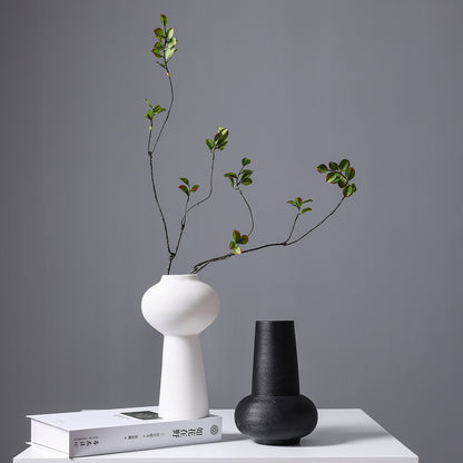Moderner minimalistischer gerippter Keramikvase