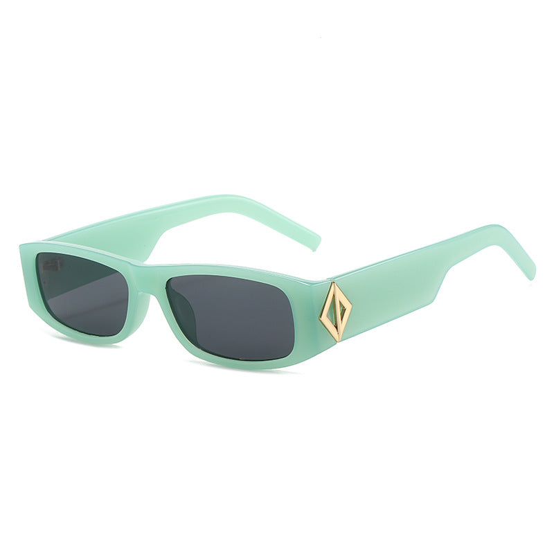 Damen modische Sonnenbrille mit asymmetrischem Rahmen und goldfarbenen Details Brehn
