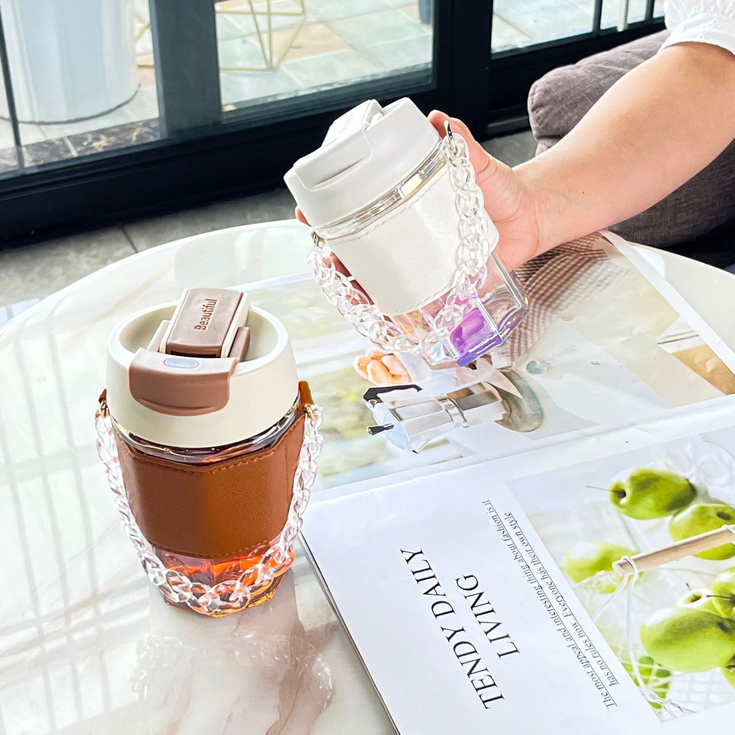 Damen trendiger Glasbecher mit Ketten-Tragegurt Brehn