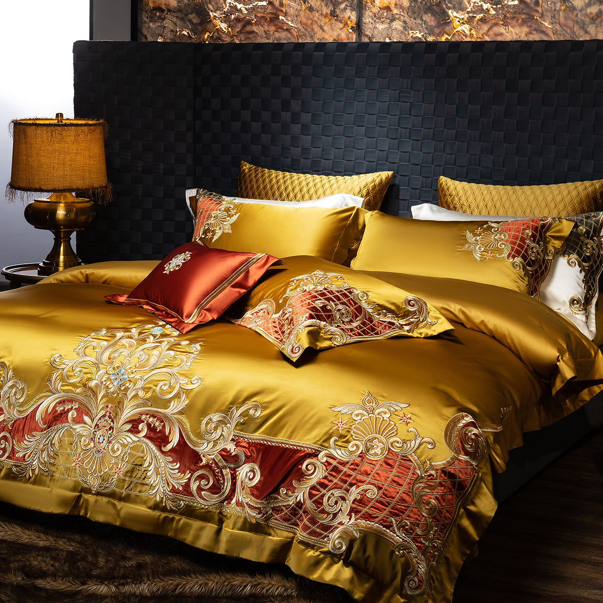 Luxuriöses besticktes Satin Bettbezug-Set mit dekorativen Kissenbezügen