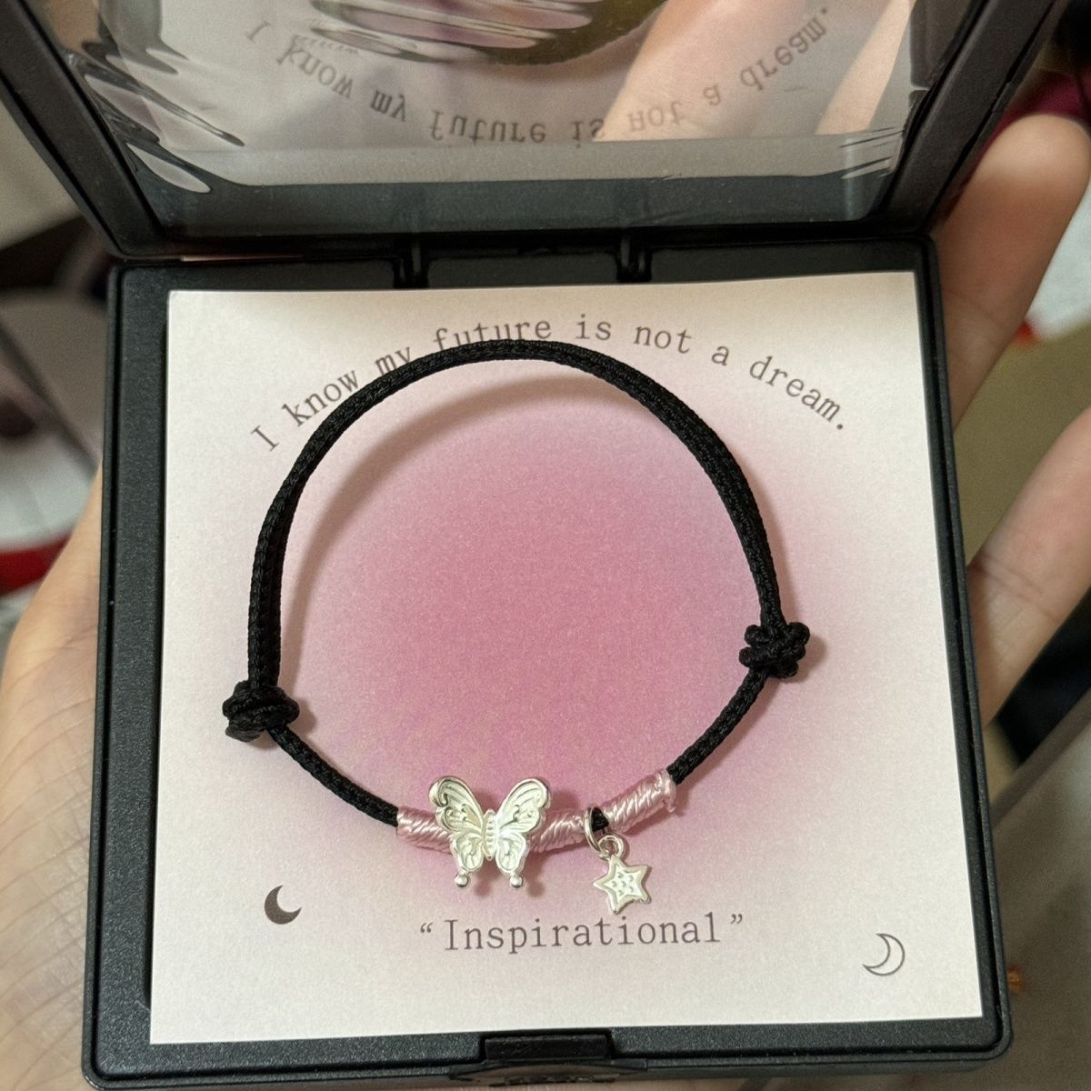 Schmetterlingsanhänger geknotetes Armband Brehn