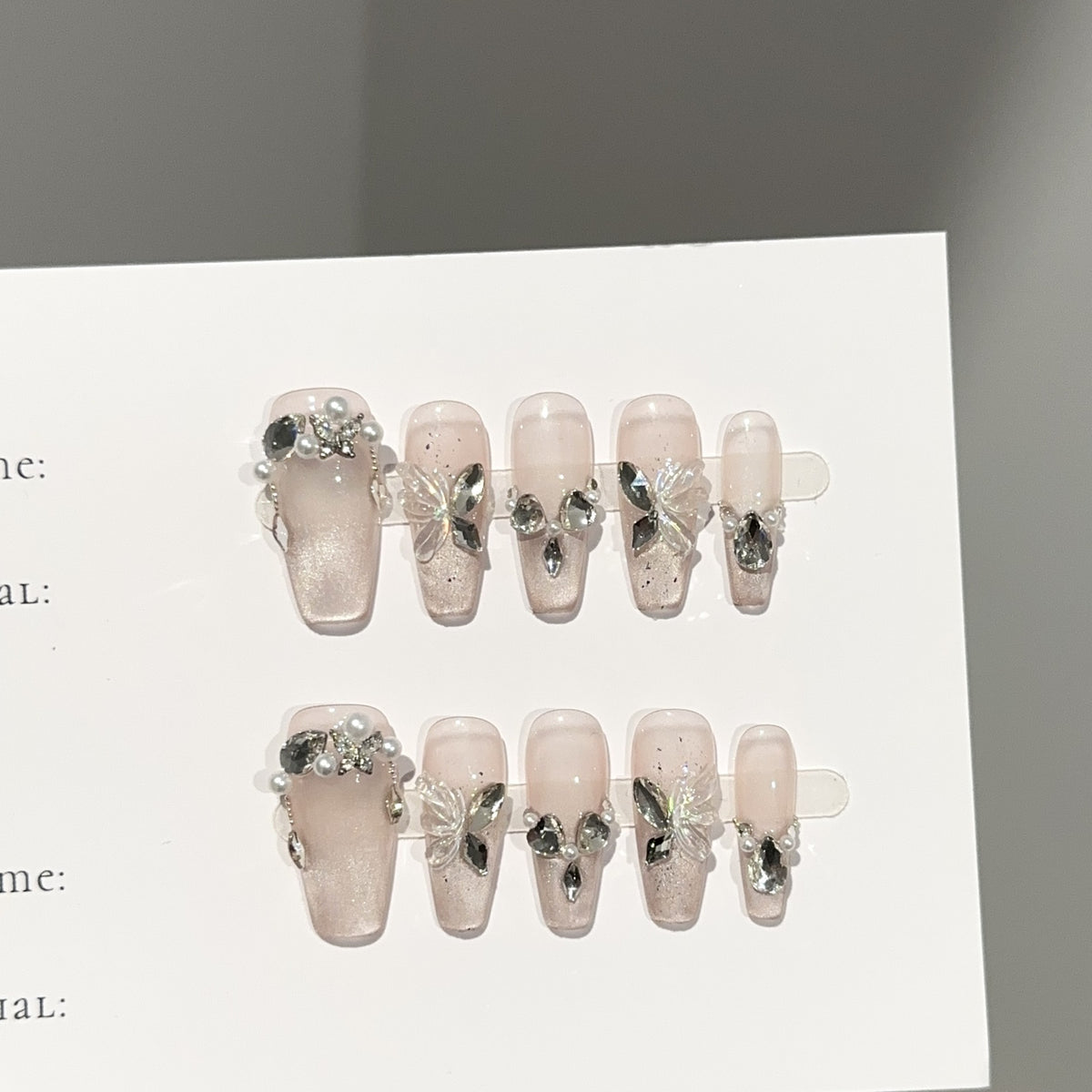 Dekoratives Press-On Nagelkunst Set