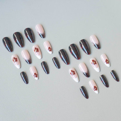 Elegantes florales Nageldesign-Set