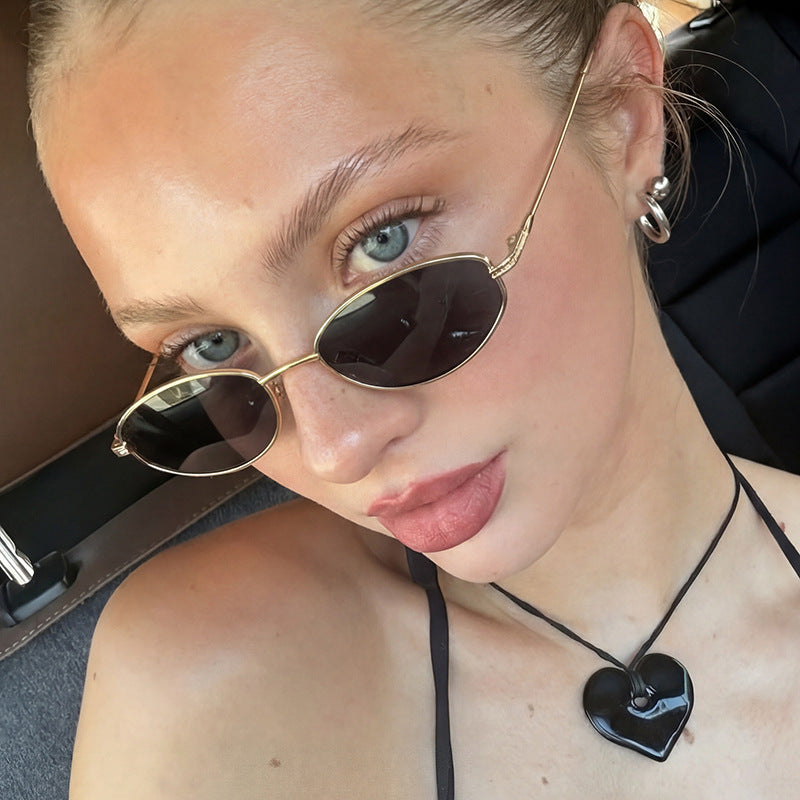 Damen modische Sonnenbrille im minimalistischen Ovaldesign Brehn