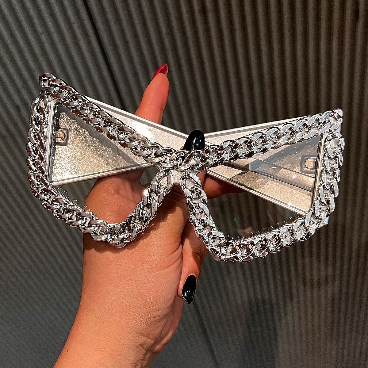 Damen Sonnenbrille mit auffälligem Katzenaugen-Design von Brehn