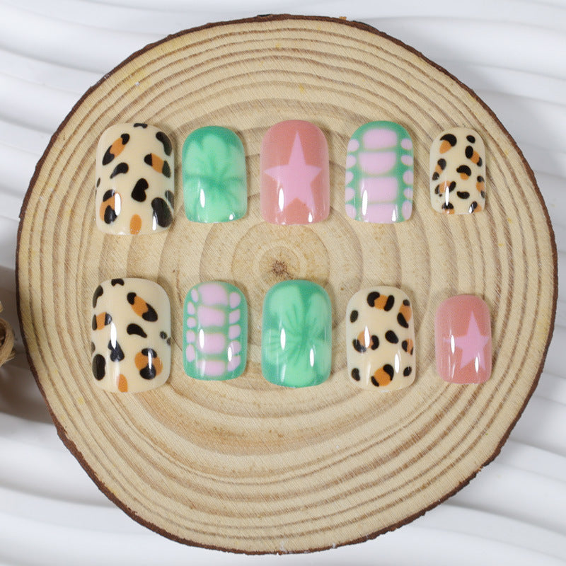 Kunstnagelset mit modernen Tier- und Blumendesigns Brehn