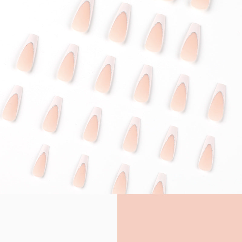 Lackierte Stiletto-Nägel mit Glitzerverzierung Brehn