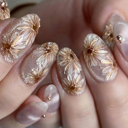 Kunstvolle Nagelverlängerungen mit 3D-Blumenmotiv Brehn