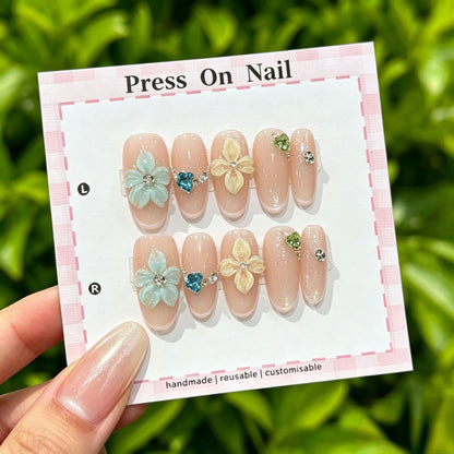 Künstlerisches Press-On Nail Art Set mit niedlichen Charakteren und Schleifenakzenten
