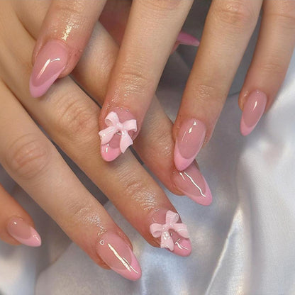 Kunstnagelset mit hochwertigen Designs und eleganten Verzierungen Brehn