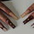 Künstlerische Lange Press-On Nagelkunstverlängerungen mit Goldverzierungen Brehn