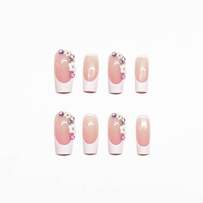 Kunstnagelset mit eleganten Blumendekoren und transparentem Finish Brehn
