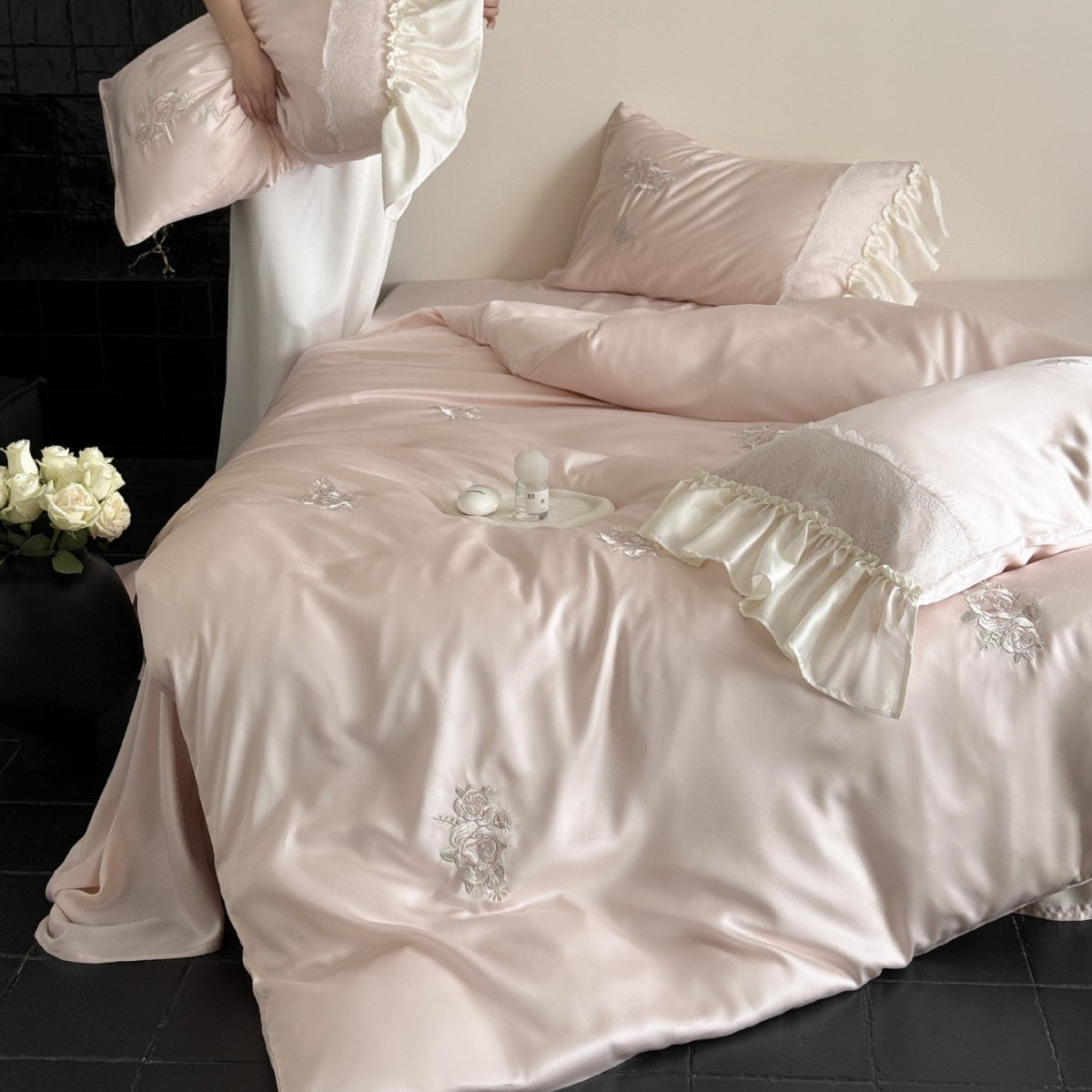 Luxuriöses Satin-Bettwäsche-Set mit Rüschen und Stickerei Brehn