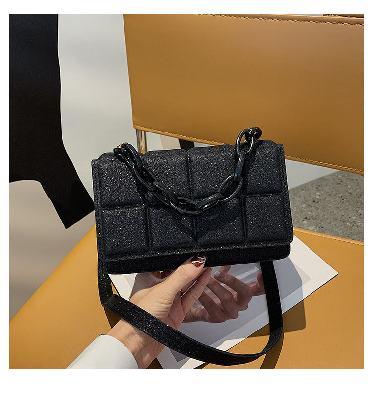Strukturiertes Abendhandtasche mit Kettengriffen