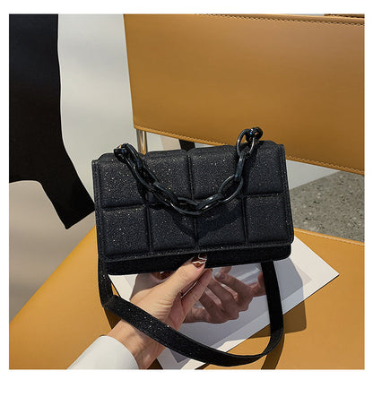 Strukturiertes Abendhandtasche mit Kettengriffen