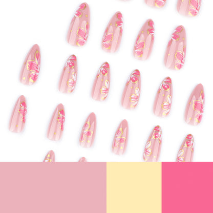 Kunstvolle Nagelkunst mit eleganten Blütenmotiven und Goldakzenten Brehn