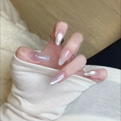 Glitzernde French Tip Nagelverlängerungen