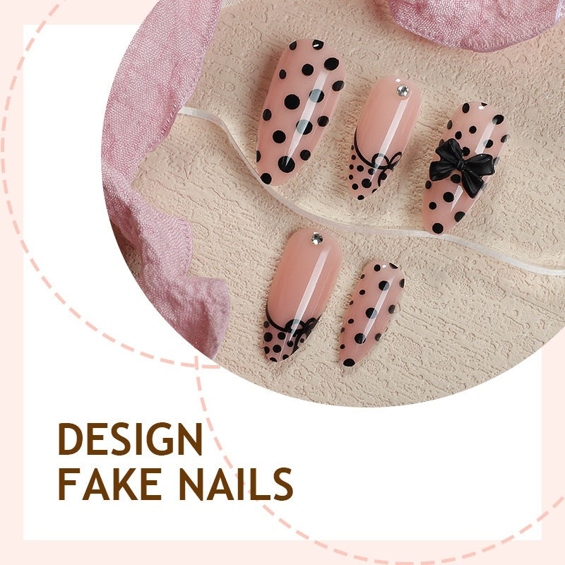 Kunstnagelset mit eleganten Punkte- und Schleifenmotiven Brehn