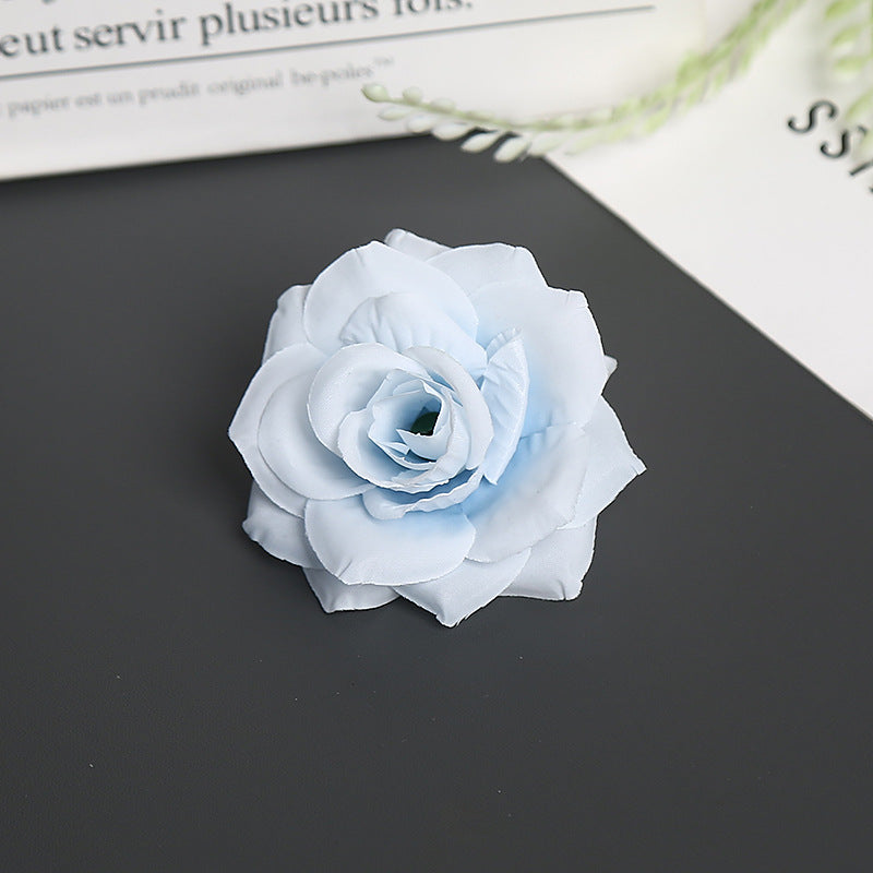 Blumenbrosche für dekorative Zwecke und Anzeige