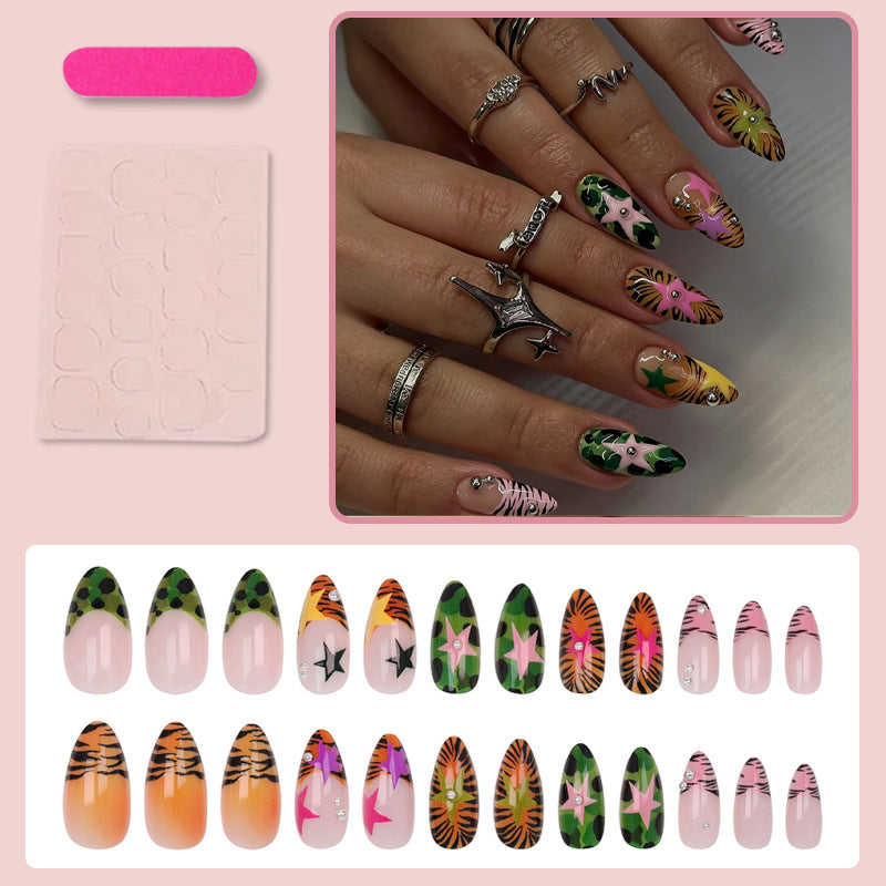 Kreatives Kunstnagelset Brehn