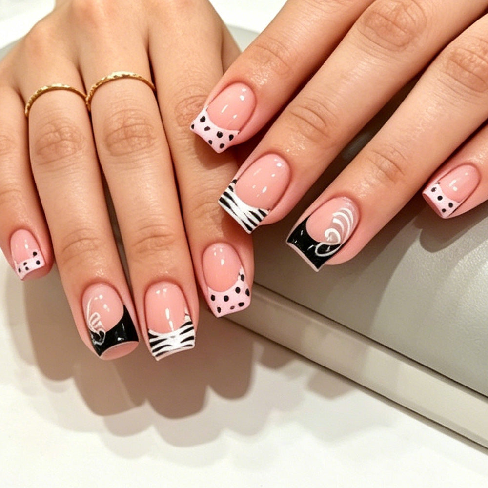 Künstlerische French Tip Nagelkunst Brehn
