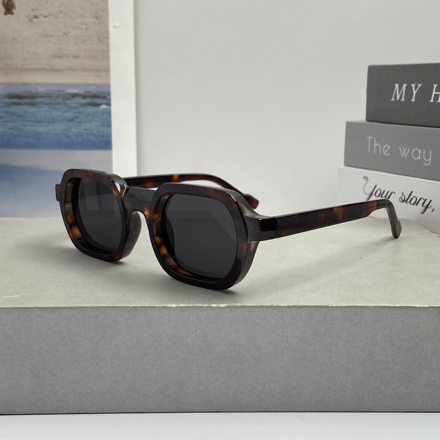 Damen modische Sonnenbrille im modernen Design mit breitem Rahmen Brehn