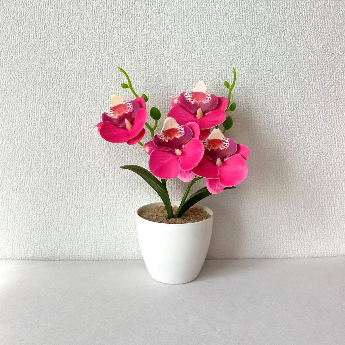 Elegante synthetische Orchideenarrangement