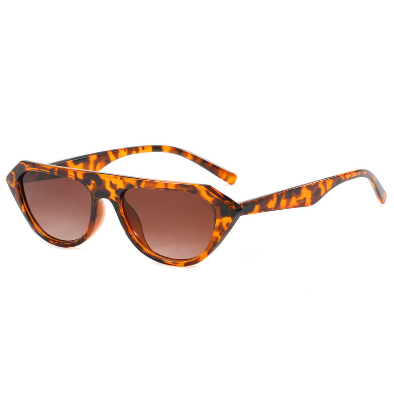 Damen modische Sonnenbrille im auffälligen Stilmix Brehn