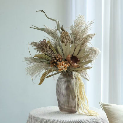 Elegante getrocknete Blumenanordnung