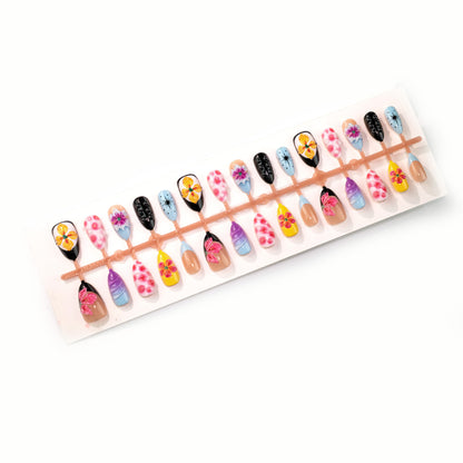 Künstlerisches florales Design Press-On Nagelset Brehn 1790636706