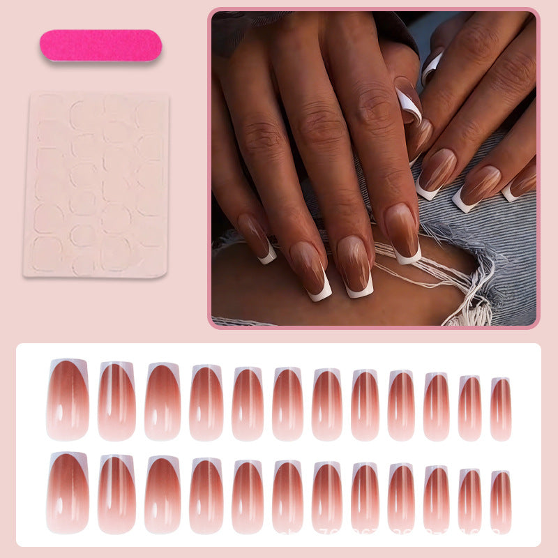 Kunstnagelset mit elegantem French-Tipp und modernem Ombre-Effekt Brehn