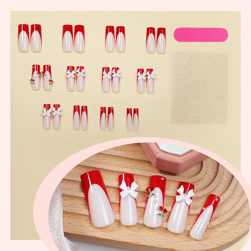 Kreatives Nagelset mit festlichen Kirschmotiven Brehn