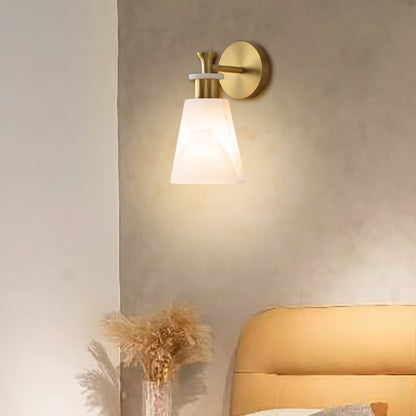 Elegante Wandleuchte mit gefrostetem Alabaster-Schirm