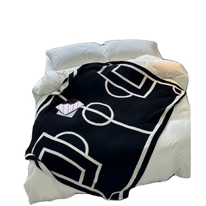 Kuscheldecke mit großem Schriftmotiv und weichem Bouclégewebe