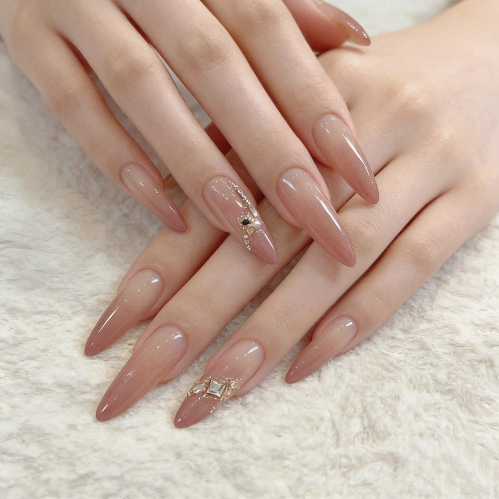 Künstlerisches Press-On-Nagelset mit einzigartigen Schleifen- und Herzakzenten Brehn