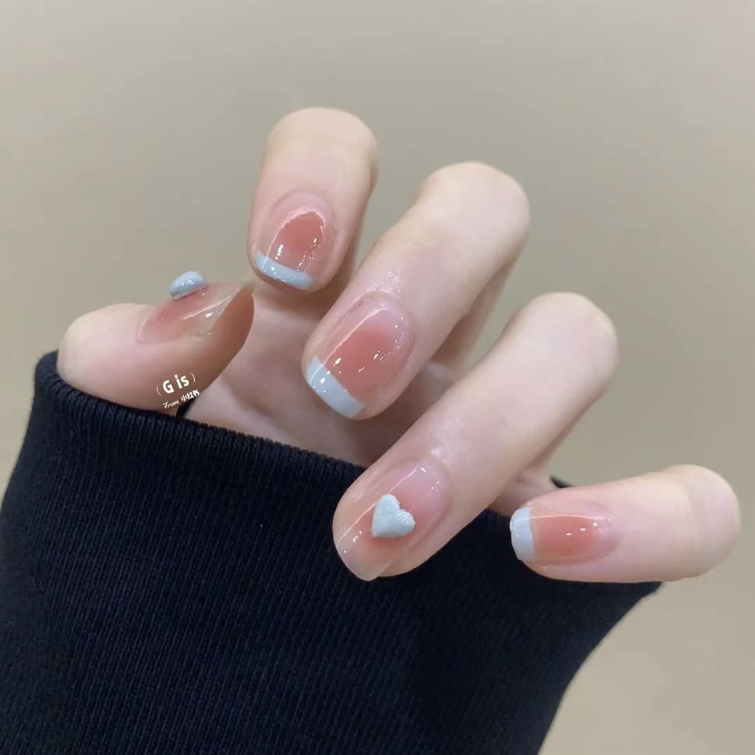 Elegante Nagelkunst mit Glanzfinish Brehn
