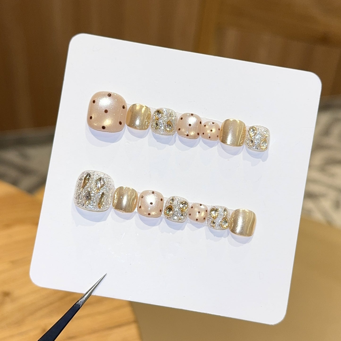 Glitzernde Nagelspitzen Brehn