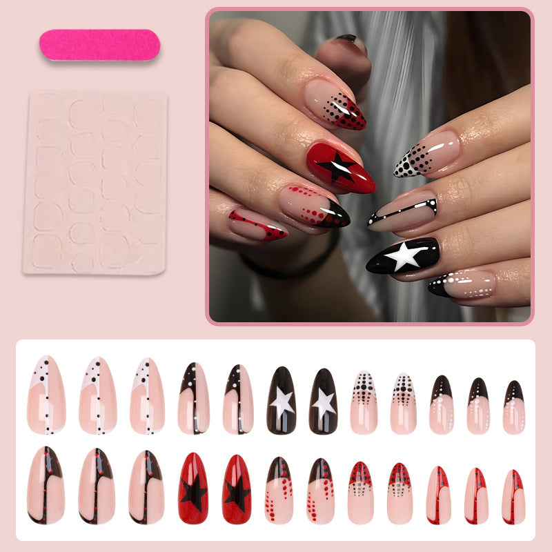 Kunstnagelset mit auffälligen Sternen- und Punkte-Designs Brehn