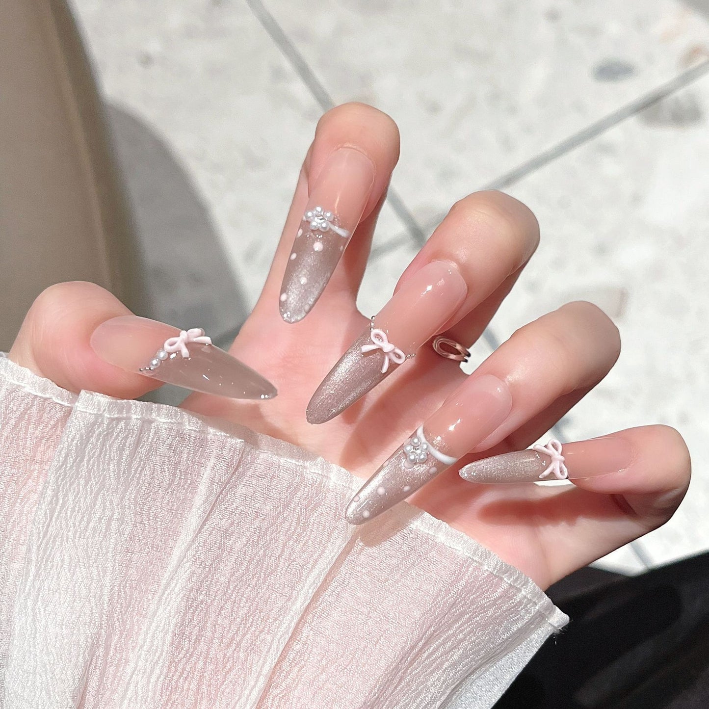Eleganter verlängerter Stiletto Press-On-Nagel-Set Brehn