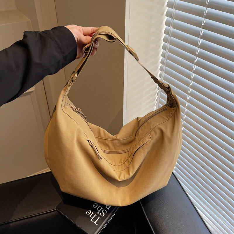 Zeitgenössische Schultertasche Brehn